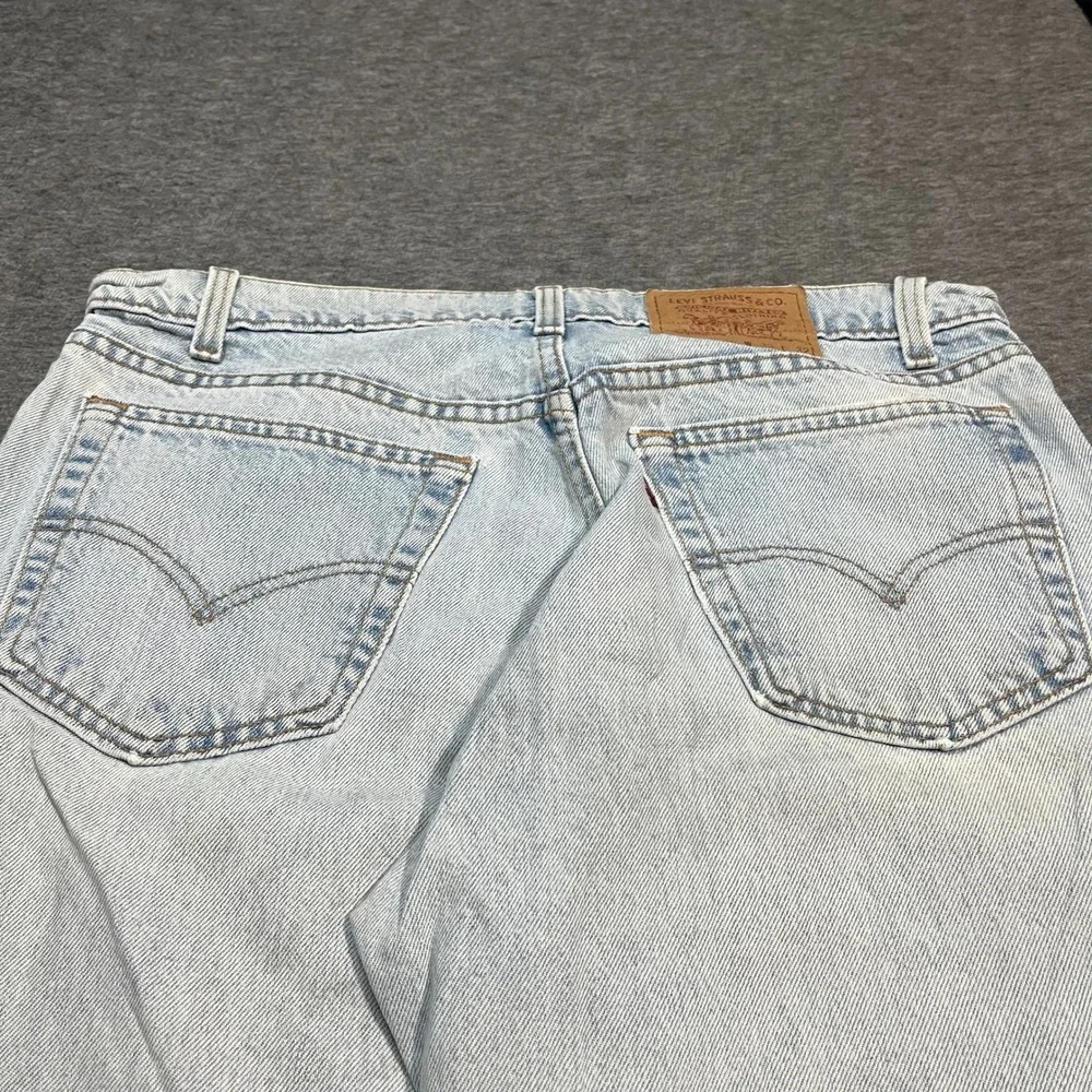 Levis 550 Relaxed Fit Light Wash Distressed Denim Jeans Mens 36x32 vintage 90s